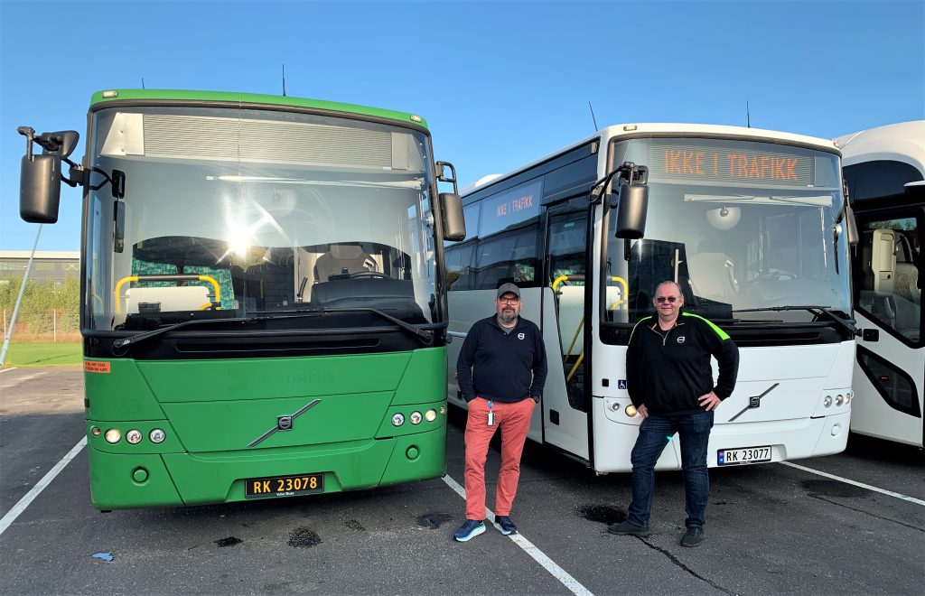 Het tweedehands materieelteam van Volvo Buses Noorwegen: (van links naar rechts) Magnus Gulliksen en Johnny Gravseth