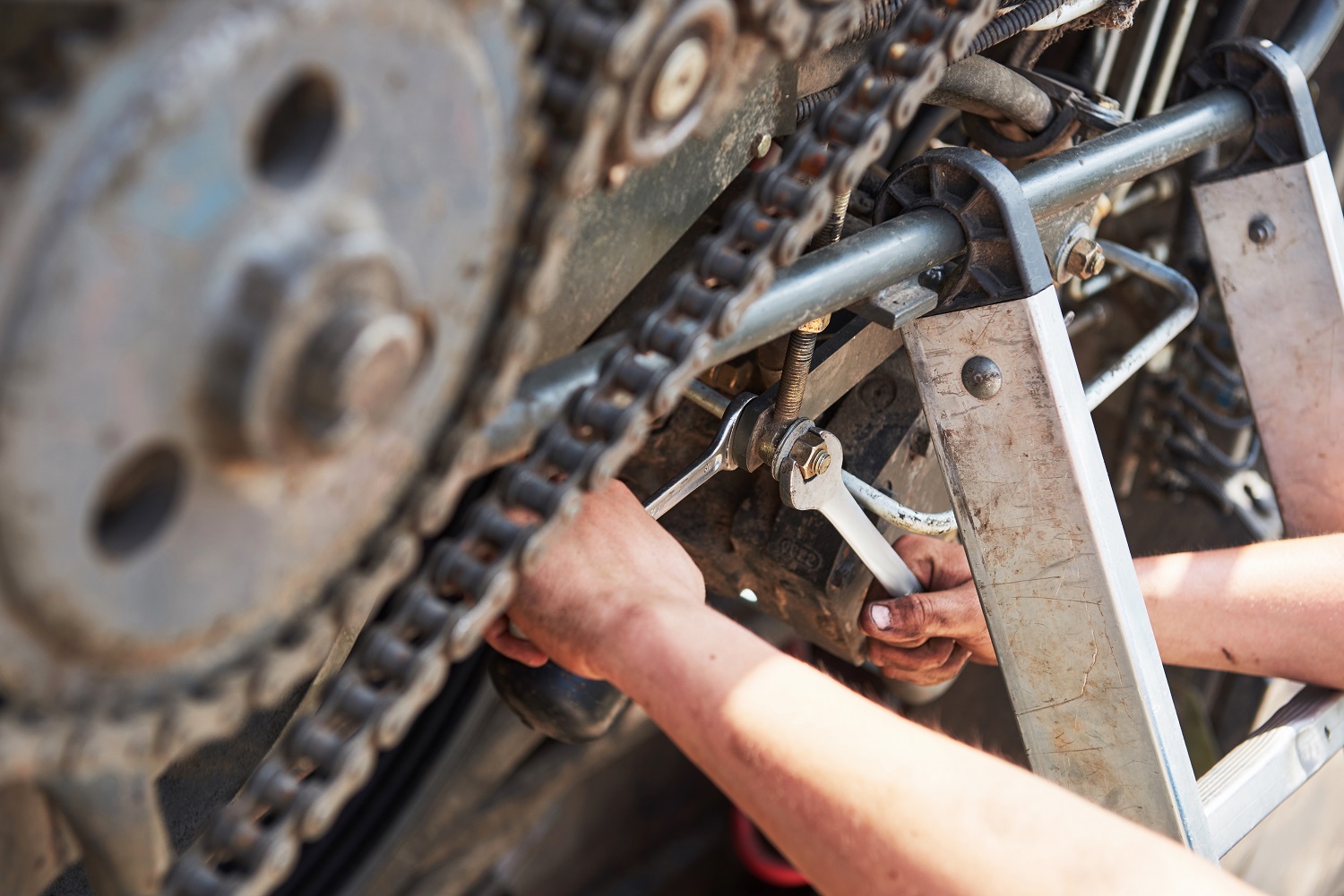 Slim besparen op machineonderhoud: tips voor het kopen van tweedehands onderdelen